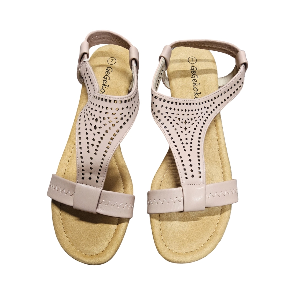 NWOT Cream Boho Sandals with T Strap and Open-Toe Design Size 7 - Picture 7 of 8